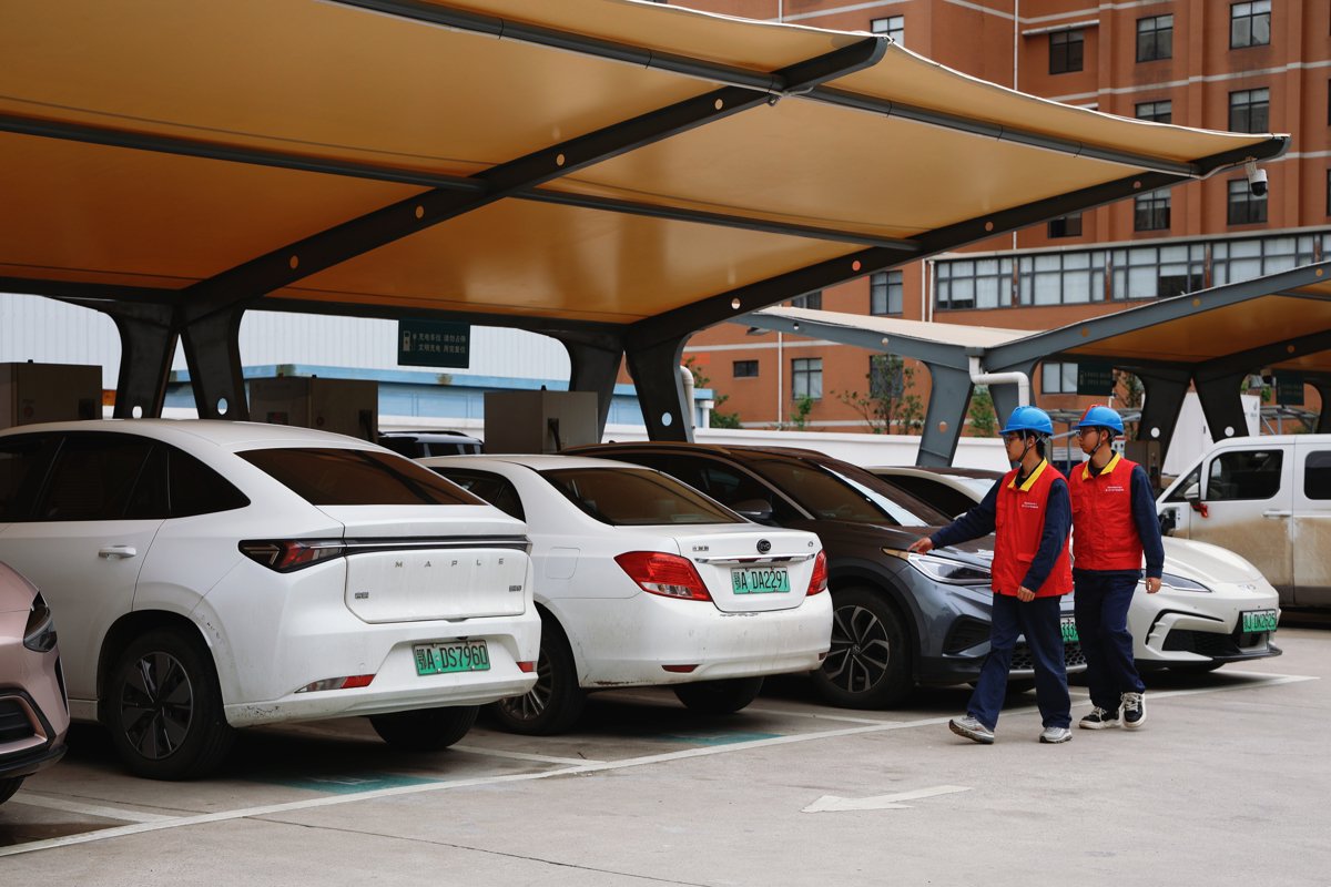 商业充电桩谷价“三小时挪移”效果如何？新能源车主这笔“细账”为电网削峰