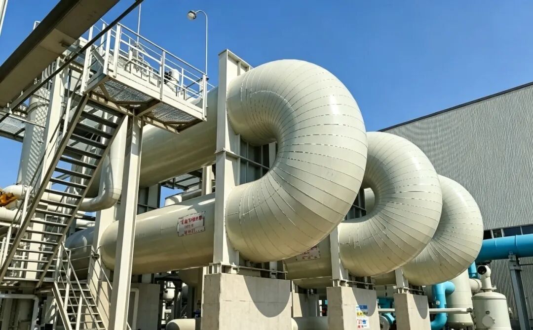 压缩空气储能电站U型管熔盐换热器。图片来源：