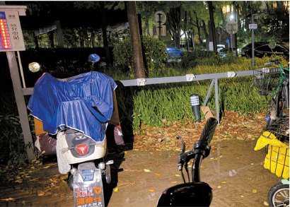 露天充电桩雨天充电令人忧