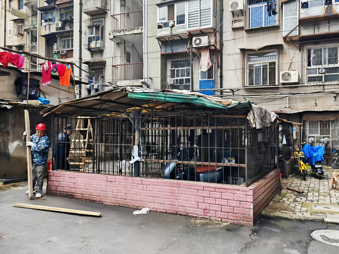 老旧车棚“腾笼换鸟”,变身便民智能充电亭