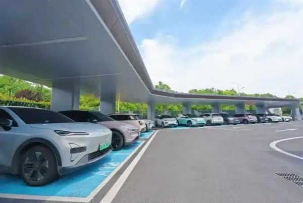 单日可赚300多!合肥新能源反向放电补贴4元/度:车主守着充电站赚差价