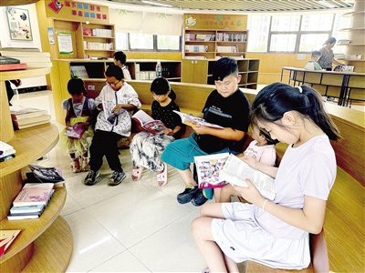 图书室变身暑期“充电站”