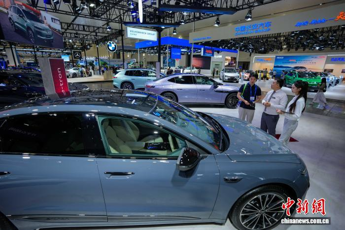 （经济观察）海南自贸港助中国新能源汽车“出海”提速